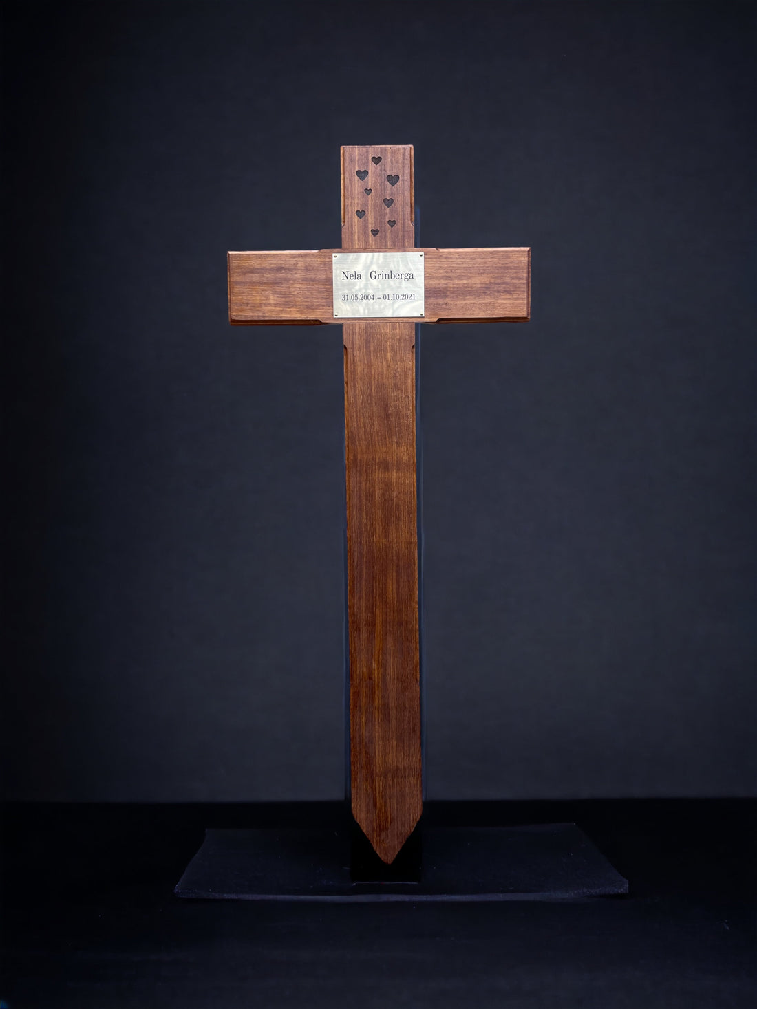 Exploring the Enduring Appeal of Wooden Memorial Crosses with Personalized Plaques